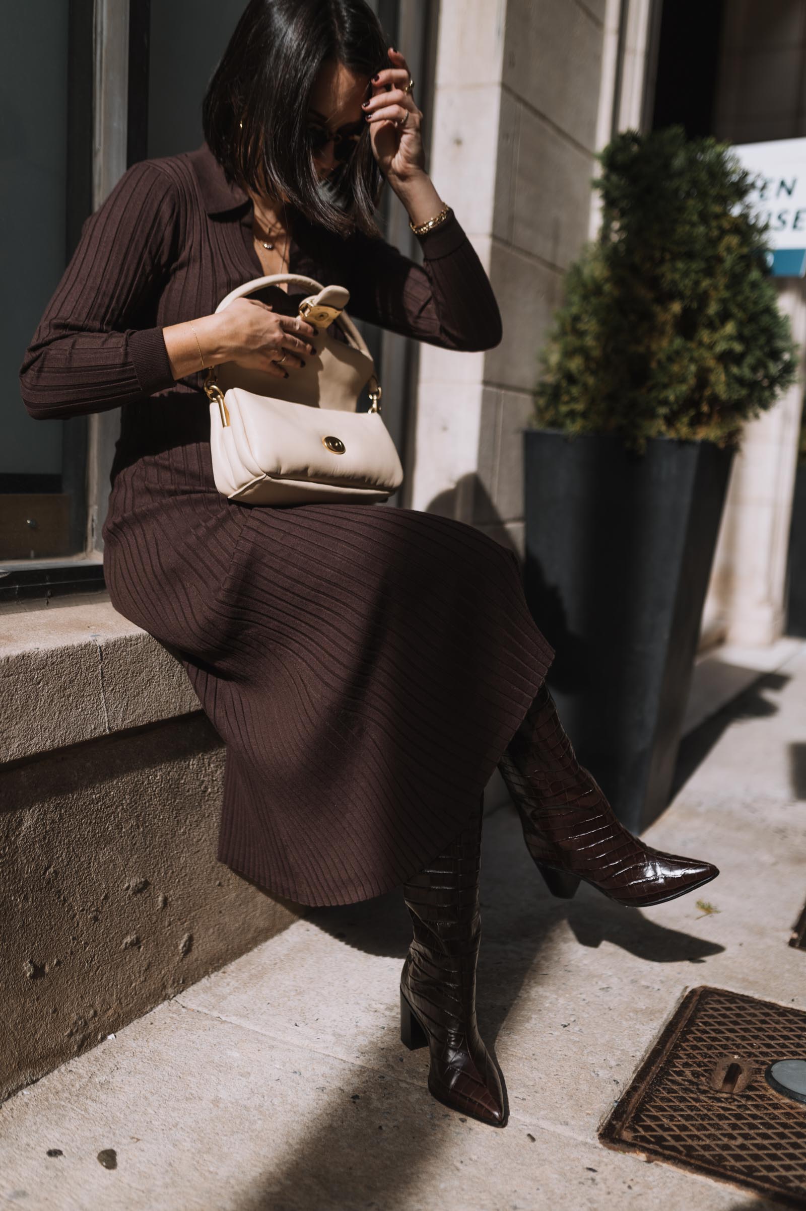 brown ribbed midi dress with brown boots